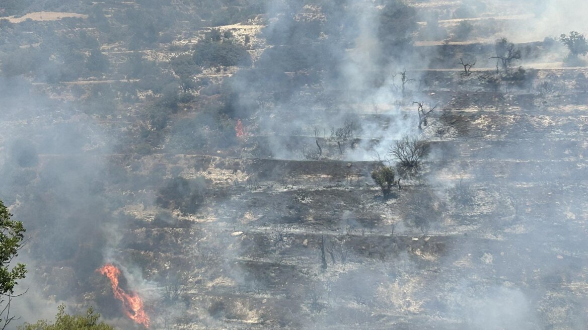 Φωτιά στην Κύπρο: Πέρα από τα δύο Canadair, η Ελλάδα στέλνει και 20 τόνους επιβραδυντικό υγρό