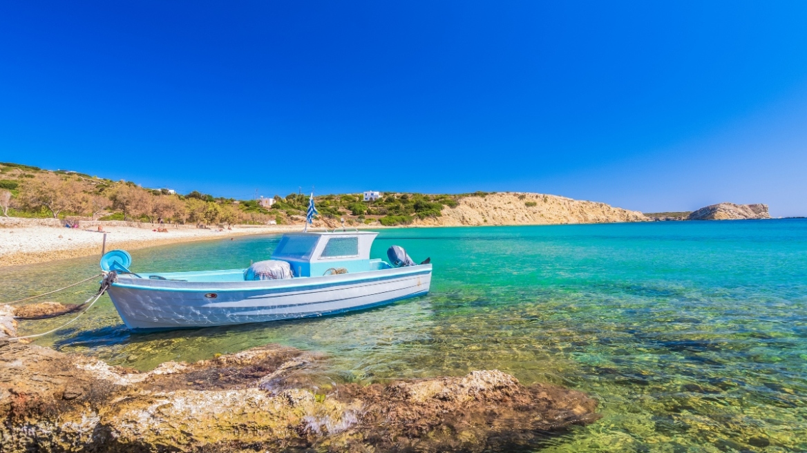 Λειψοί: Ένα νησί χωρίς ξαπλώστρες - Είπαμε «όχι» στα ομπρελοκαθίσματα σε παραλίες, απαντά ο δήμαρχος