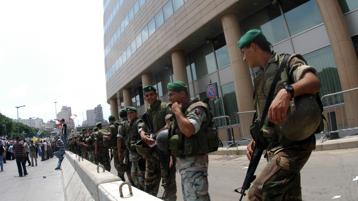 Λίβανος: Πυρά δέχθηκε το αυτοκίνητο που μετέφερε τον υπηρεσιακό υπουργό Άμυνας