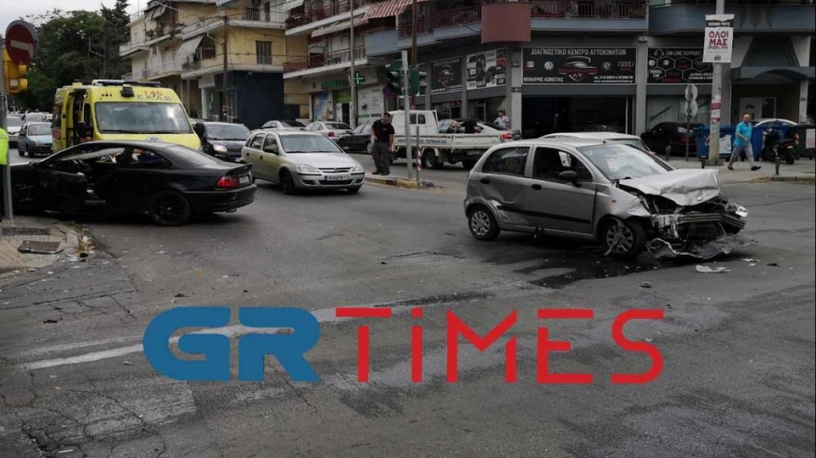 Θεσσαλονίκη: Τέσσερα τροχαία μέσα σε λίγες ώρες - Πέντε τραυματίες
