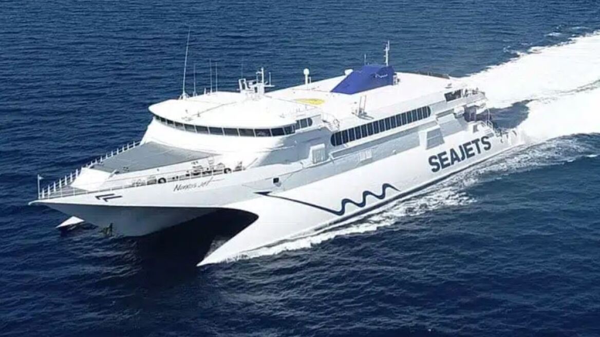Ταλαιπωρία για 172 επιβάτες του Naxos Jet - Κόλλησε η άγκυρα και του απαγορεύτηκε ο απόπλους