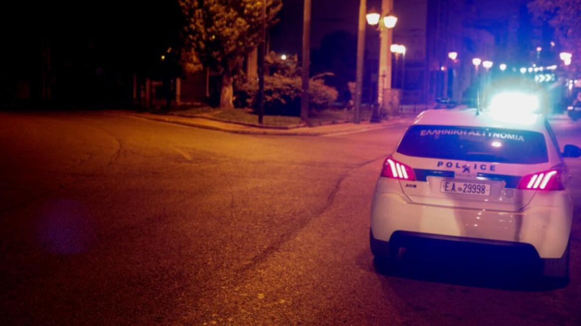 Κηφισιά: Τρόμος για παρέα ανηλίκων - Κουκουλοφόροι κατέβηκαν από αμάξι και λήστεψαν 16χρονο