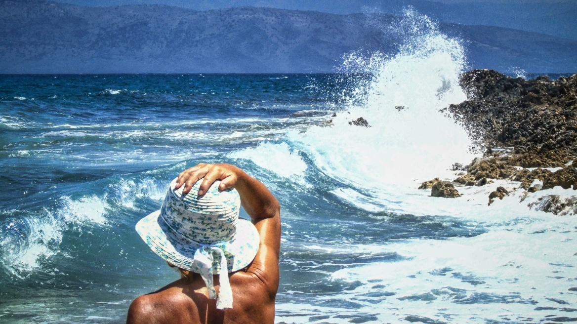 Καιρός: Μελτέμια έως 7 μποφόρ και σήμερα, υψηλός κίνδυνος πυρκαγιάς στα νοτιοανατολικά