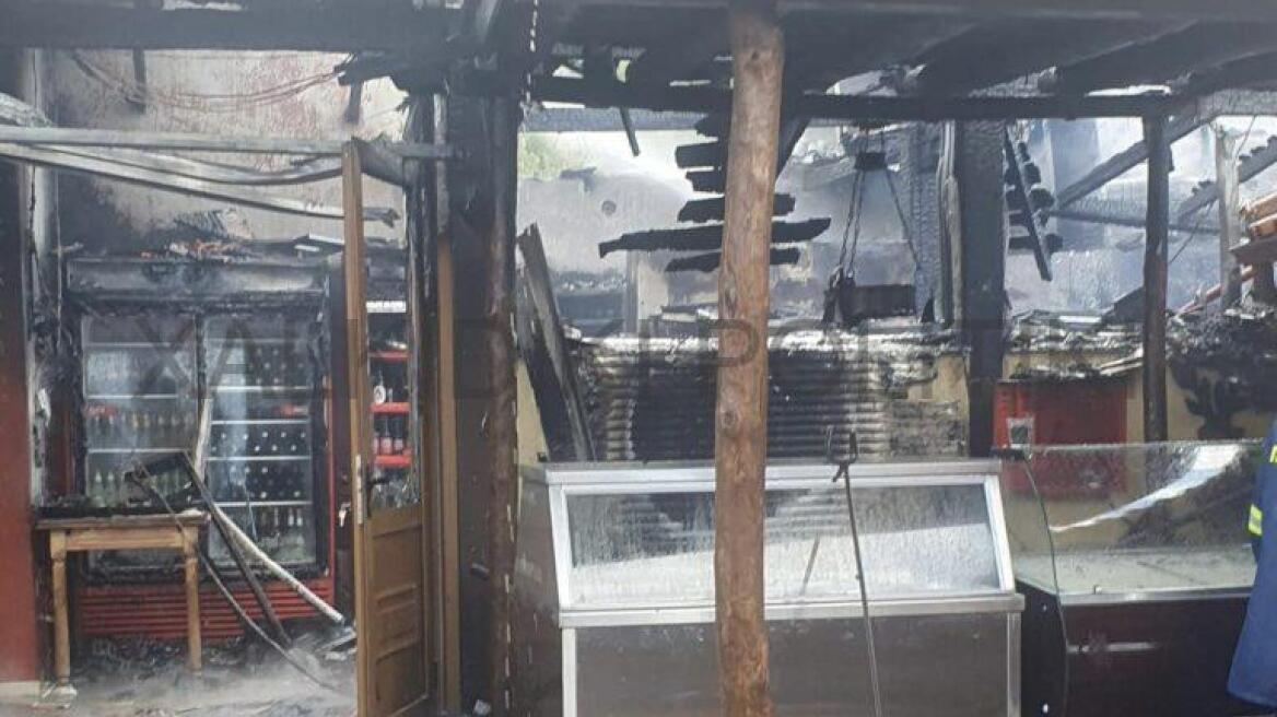 Χαλκιδική: Στις φλόγες ταβέρνα στον Παρθενώνα, επί τόπου η Πυροσβεστική