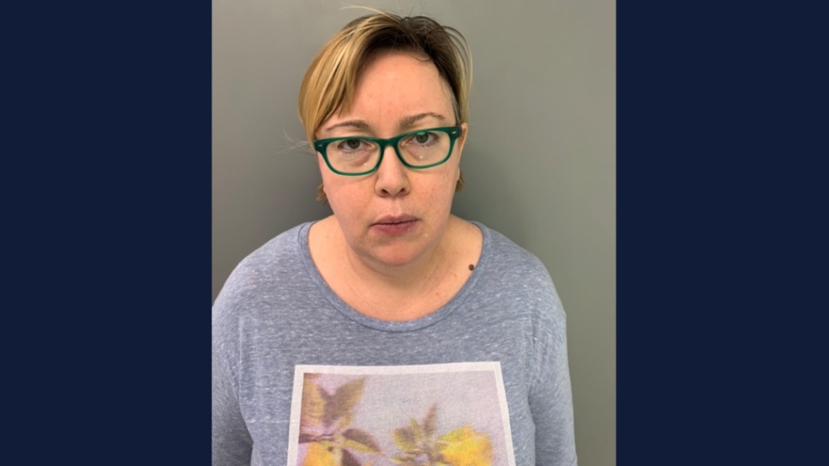 ΗΠΑ: Αθώα δηλώνει 44χρονη που «αποκεφάλισε τον πατέρα της και έκοψε τη μητέρα της σε κομμάτια»