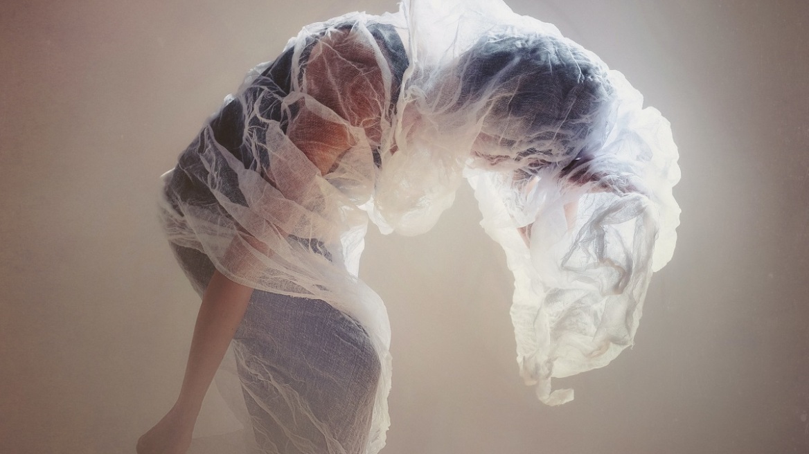 Αυτή η συνηθισμένη συμπεριφορά μπορεί να αποτελεί σύμπτωμα κατάθλιψης - Πώς θα τη διακρίνετε