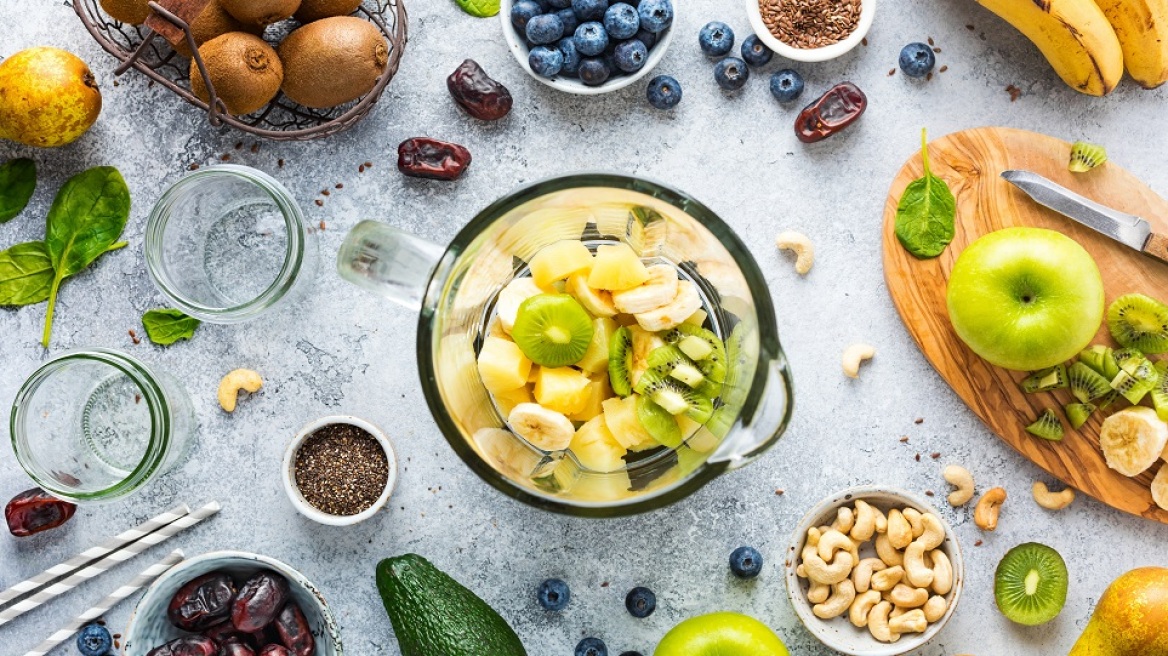 Smoothie: τι υλικά να αποφύγετε για να μη φορτωθείτε θερμίδες