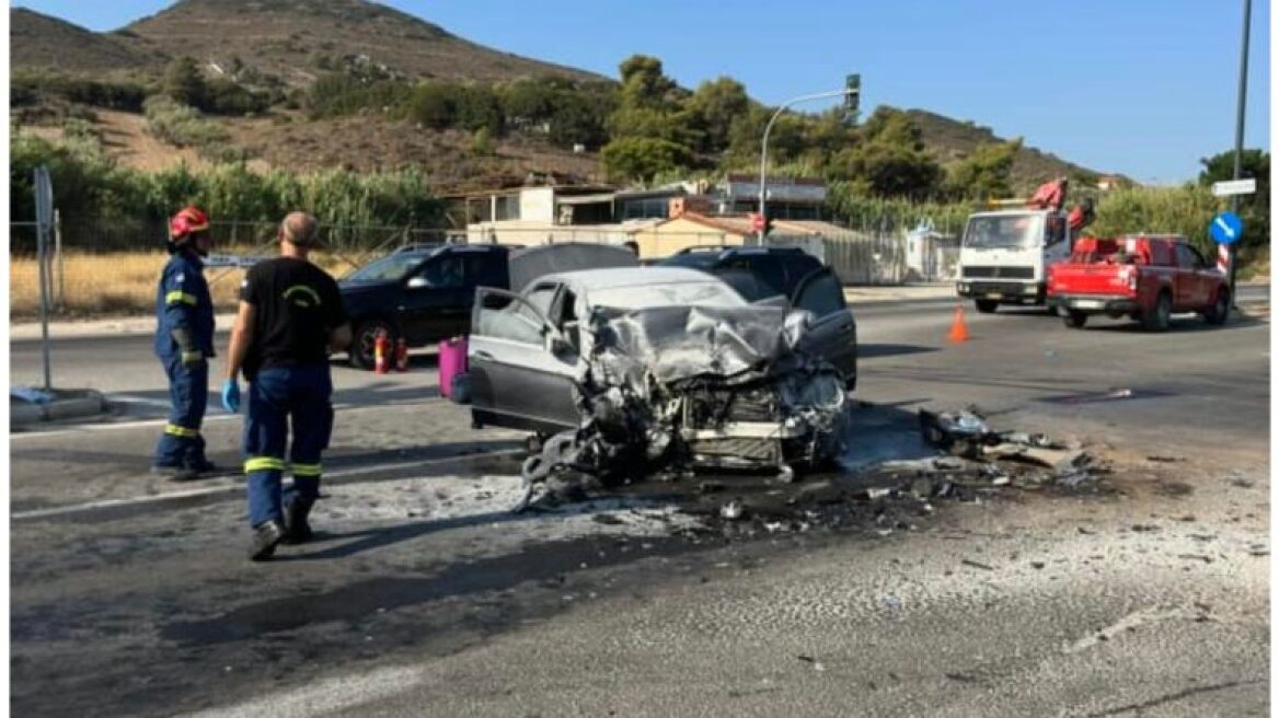 Λεωφόρος Λαυρίου: Τρομακτικό τροχαίο με έξι τραυματίες