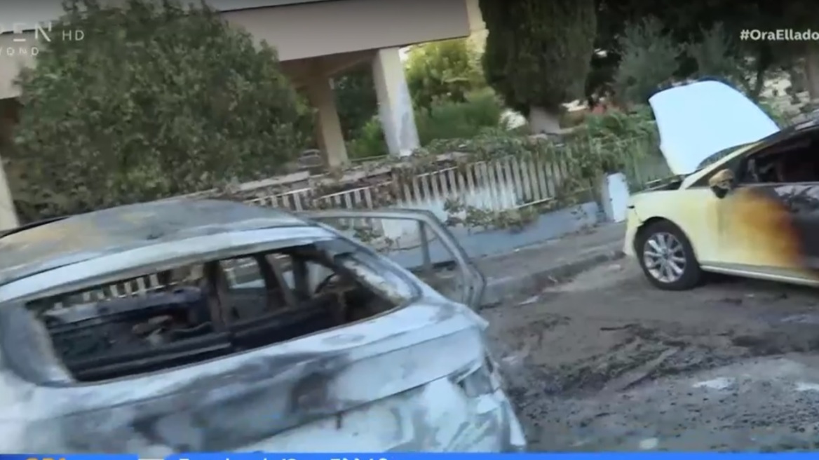 Καλαμαριά: Αναστάτωση από φωτιά σε τρία αυτοκίνητα -- «Μας φώναζαν "φύγετε μακριά"»