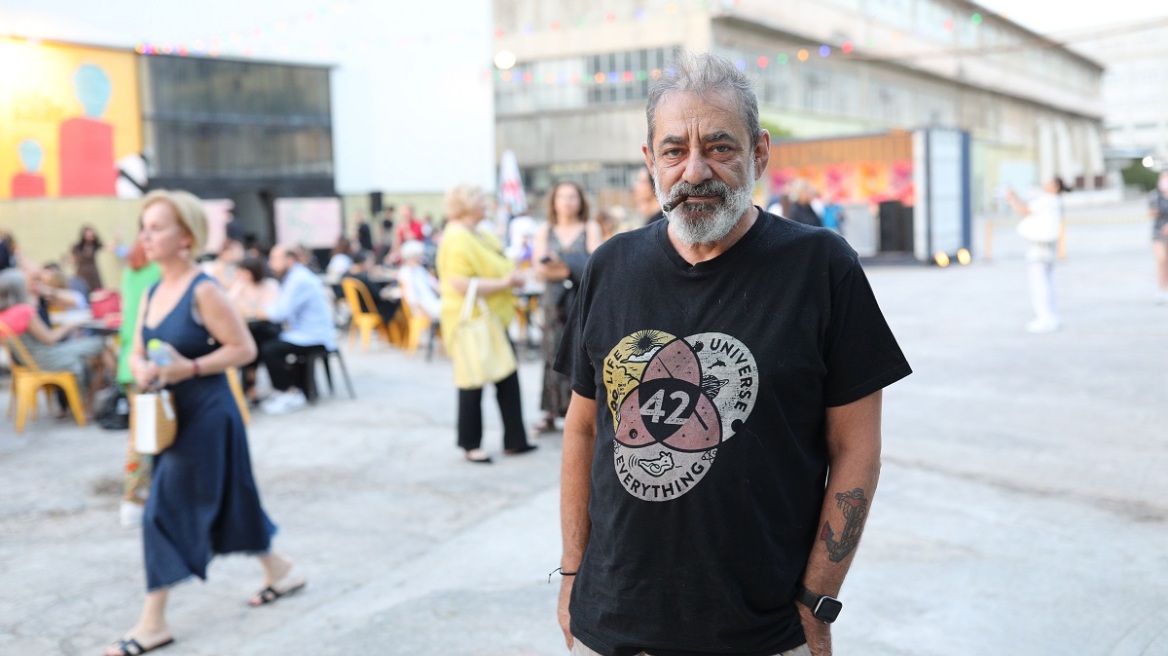 O Αντώνης Καφετζόπουλος σε σπάνια εμφάνιση με τους δύο γιους του, Σπύρο και Γιώργο