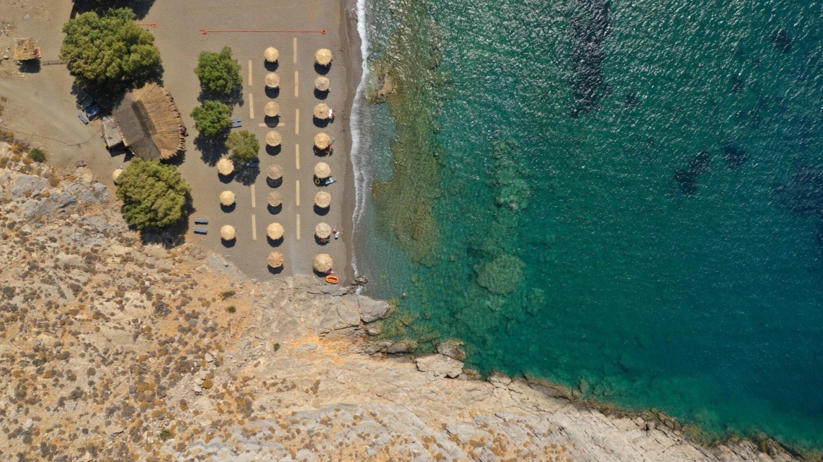 Βάτσες: Μία ατμοσφαιρική παραλία στην Αστυπάλαια