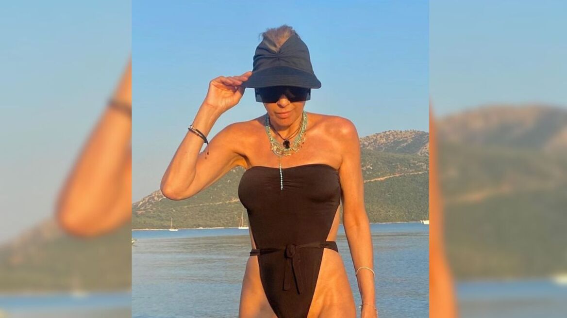 Γωγώ Μαστροκώστα: Η φωτογραφία με μαγιό από τις διακοπές της