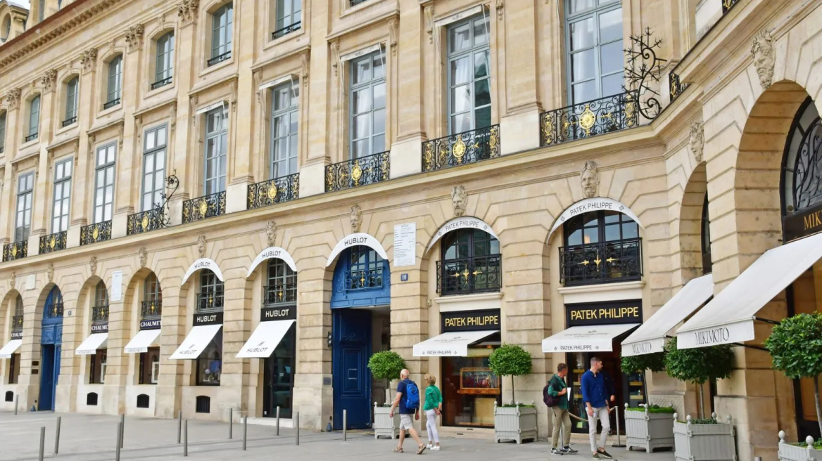 Mία ημέρα στην πιο φινετσάτη πλατεία του Παρισιού