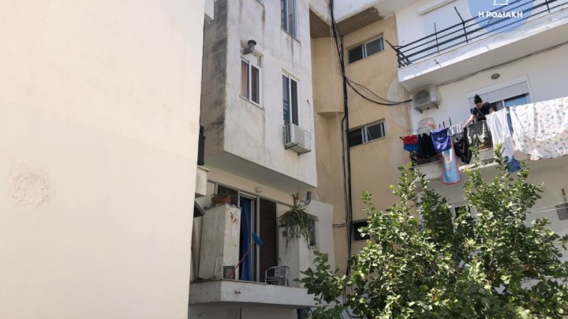 Ρόδος: Πτώση ατόμου από μπαλκόνι πρώτου ορόφου - Υποχώρησαν τα κάγκελα