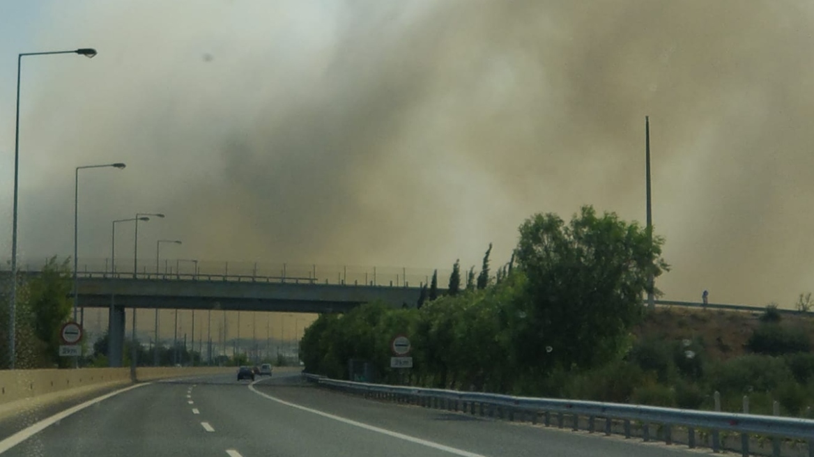 Φωτιά στον Ασπρόπυργο: Μήνυμα από το 112 για εκκένωση του Σοφού