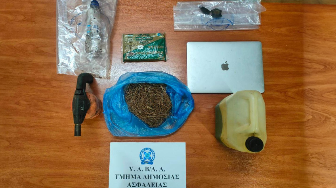 Τουλάχιστον τρεις εμπρησμοί από τον συλληφθέντα στον Αυλώνα - Προσανάμματα, φλόγιστρο και πευκοβελόνες στο σπίτι του