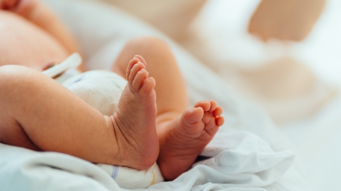 Στη Βουλή η αύξηση του επιδόματος γέννησης - Τι αλλάζει στο Πρόγραμμα «Ανακαινίζω - Νοικιάζω»