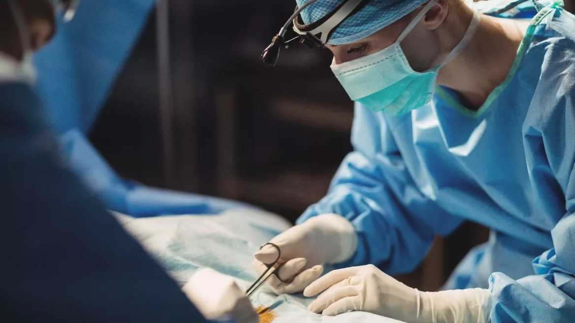 Λίστες χειρουργείων: Τρεις καίριες παρεμβάσεις που μειώνουν τις αναμονές