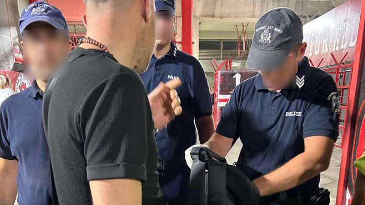 Έλεγχοι της ΕΛ.ΑΣ στις εισόδους των θυρών σε Τούμπα και Καραϊσκάκη - Δείτε φωτογραφίες