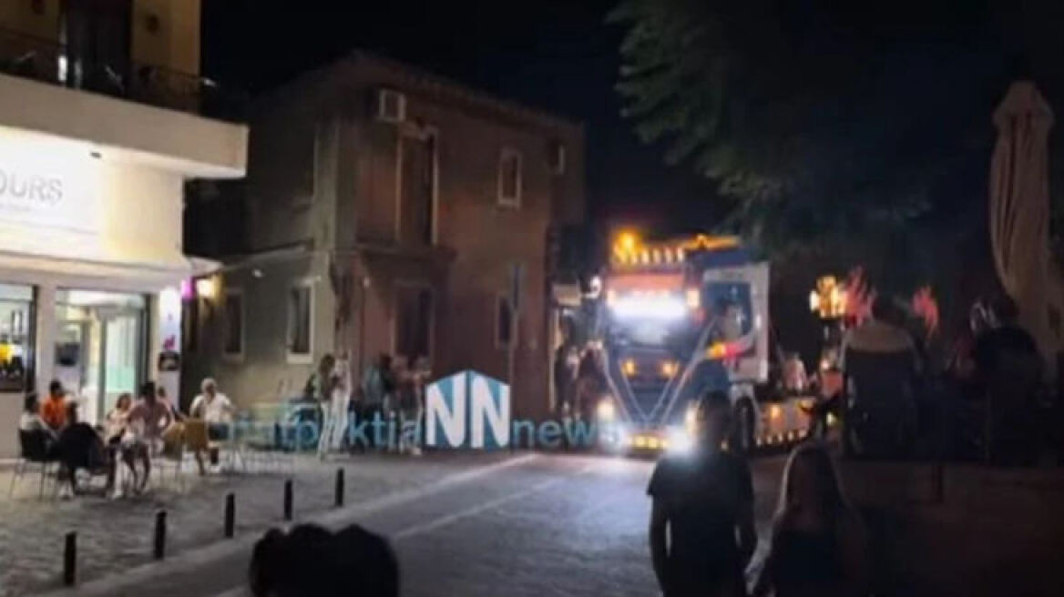 Ναύπακτος: Γαμπρός και νύφη πήγαν με νταλίκες στην εκκλησία