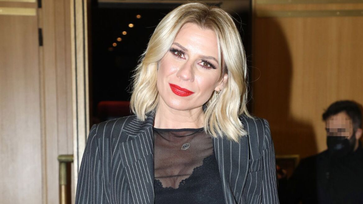 Κατερίνα Καραβάτου: Φωτογραφήθηκε στα κύματα - Δείτε την ανάρτησή της