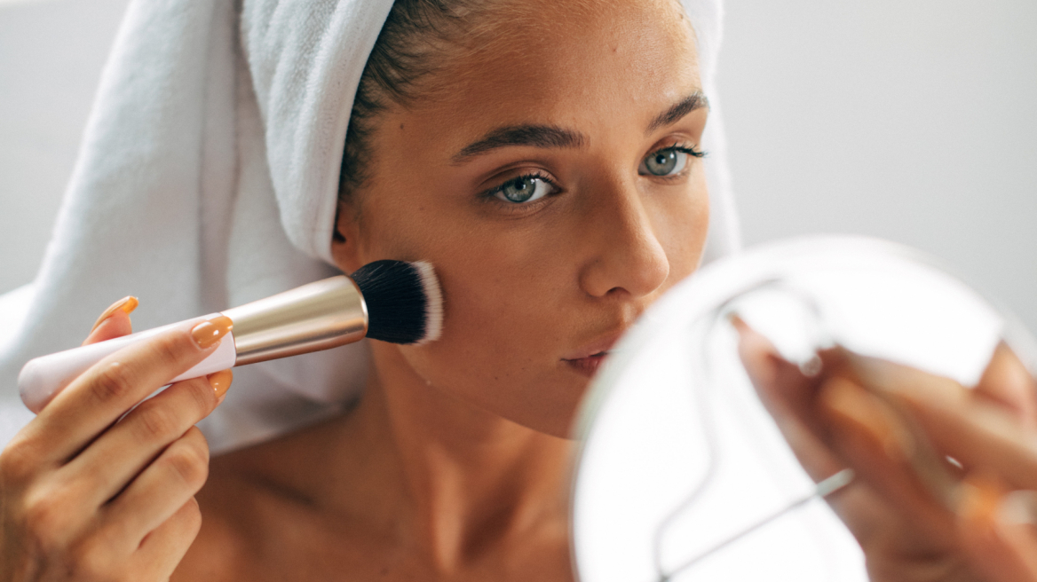 Πώς θα καθαρίσετε αποτελεσματικά τα πινέλα του μακιγιάζ