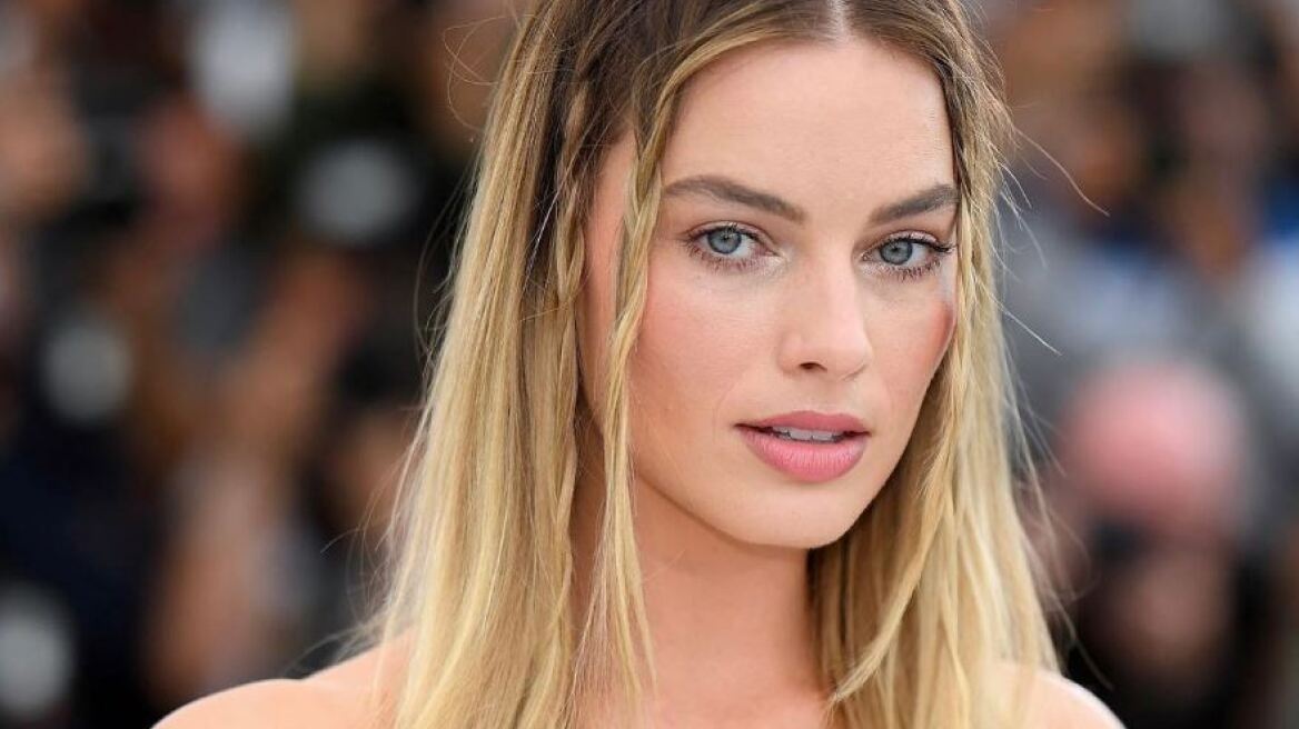 Τα καυτά φιλιά της Margot Robbie στη Σίφνο μαζί τον σύντροφό της