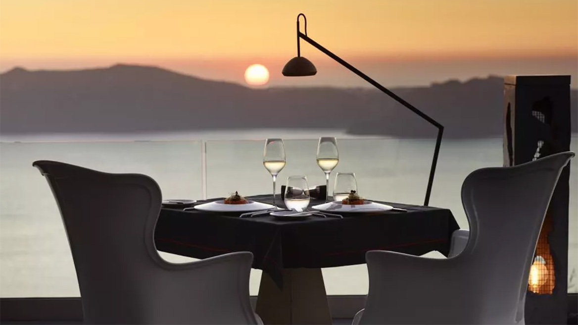 Fly Away: Υψηλές πτήσεις μεσογειακής δημιουργικής κουζίνας στη Σαντορίνη