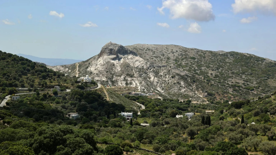 Η εύφορη Γη των Κυκλάδων -Το νησί που προσφέρει πληθώρα βοτάνων και καρπών 