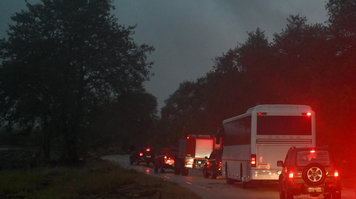 Κακοκαιρία «Daniel» - ΕΚΑΒ: Επιχειρούν 80 διασώστες και 38 ασθενοφόρα