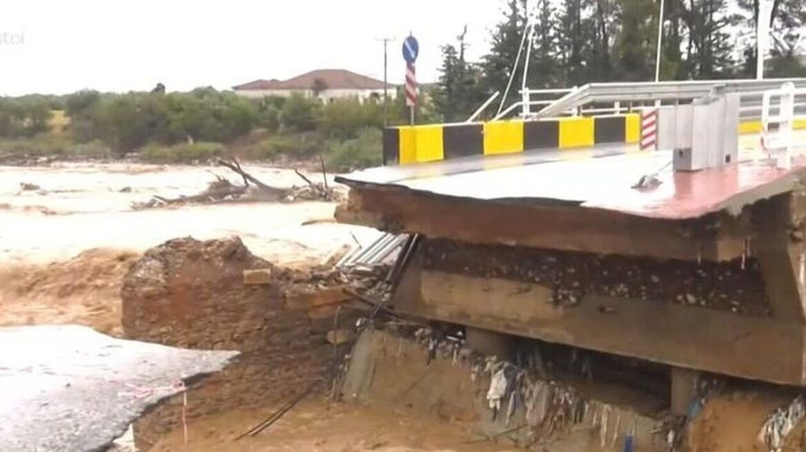 Κακοκαιρία Daniel - Βόλος: Κατέρρευσε και η γέφυρα του Ξηριά στον Αλμυρό