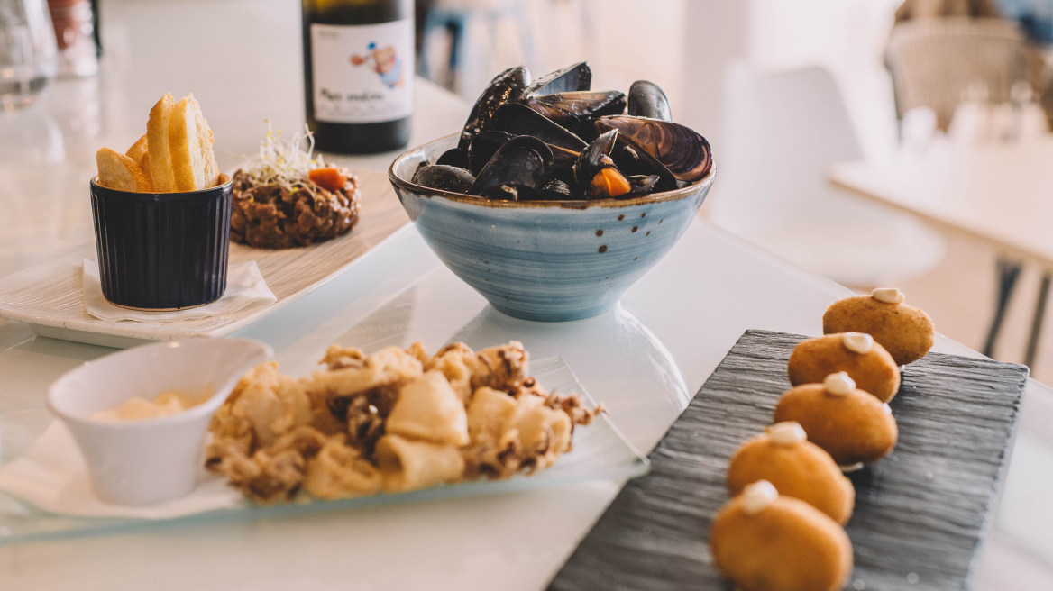 Σαββατοκύριακο στο Μεγανήσι: Οι καλύτερες διευθύνσεις για φαγητό στο «διαμάντι» του Ιονίου