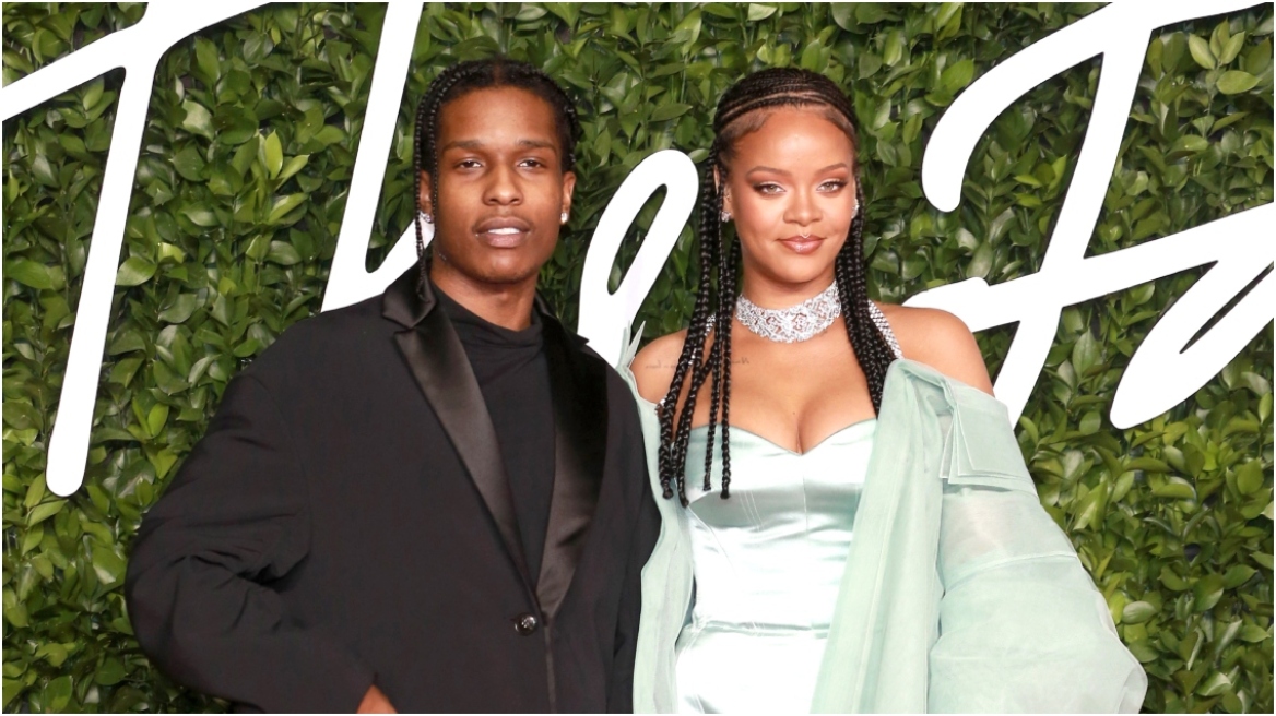 Ο Asap Rocky έδειξε το χρυσό, διαμαντένιο του δαχτυλίδι με τη μορφή της Ριάνα
