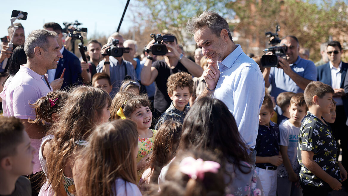 Κυριάκος Μητσοτάκης: Σε αγιασμό σχολείου στην Παλαγία Αλεξανδρούπολης - Το μήνυμα προς τους μαθητές