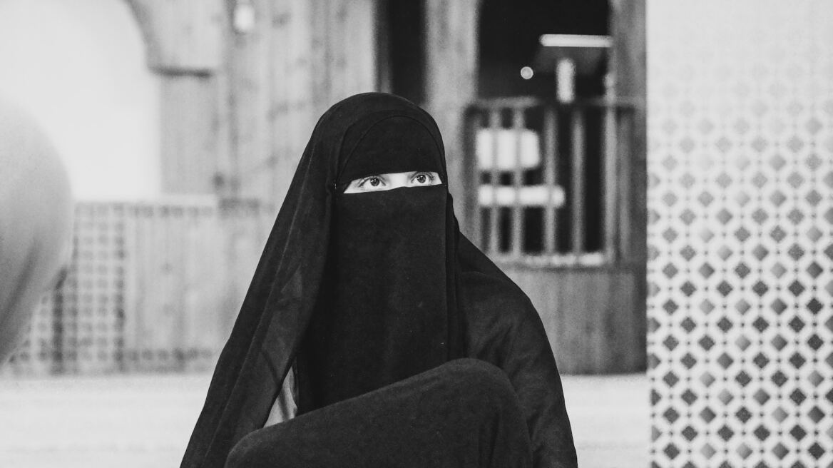 Η κυβέρνηση στην Αίγυπτο απαγόρευσε το νικάμπ στα σχολεία