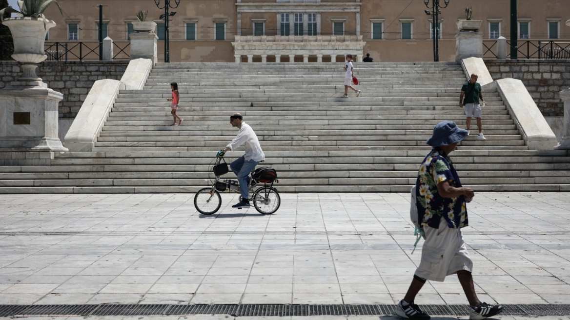 Καιρός: Εξασθενούν σήμερα οι βοριάδες, στους 34 βαθμούς ο υδράργυρος