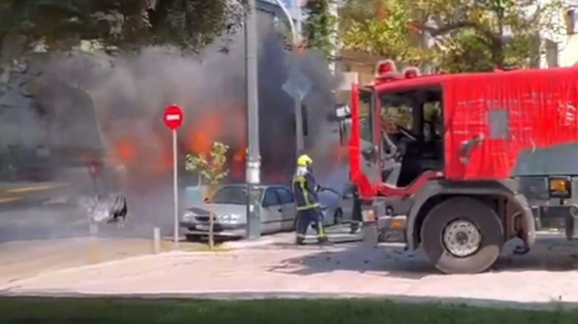 Φωτιά σε λεωφορείο της ΕΘΕΛ στου Ρέντη - Απομακρύνθηκαν άμεσα οι επιβάτες - Δείτε βίντεο