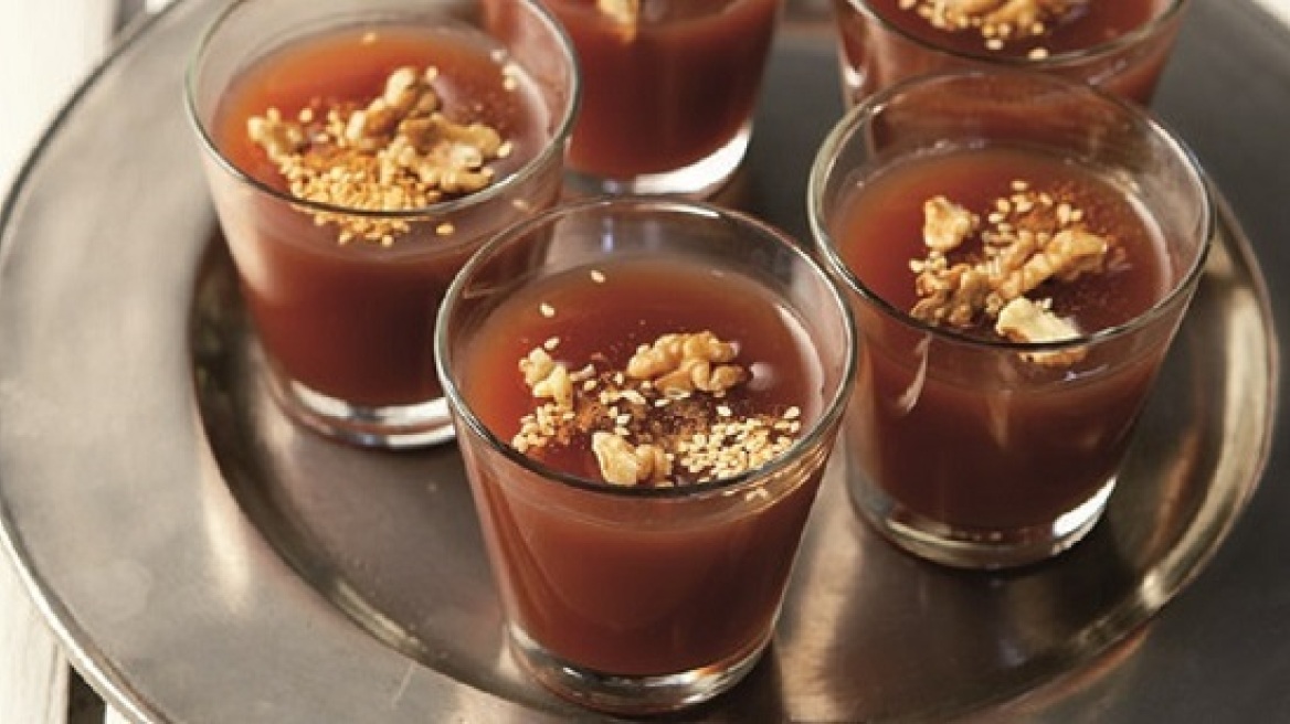 9 κλασικά και πρωτότυπα γλυκά με σπιτικό μούστο και πετιμέζι