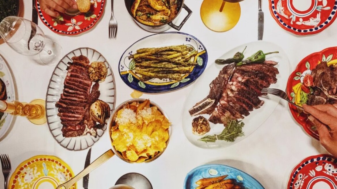 Ιταλο-αμερικάνικο comfort food – Πώς ένα εστιατόριο στη Σαντορίνη γεννά μια νέα απολαυστική τάση 