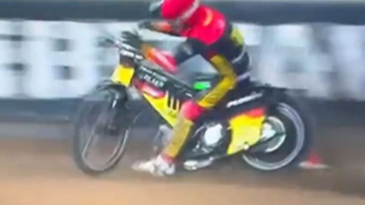 Πολωνία: Τρομακτικό ατύχημα σε αγώνα μοτοσικλέτας - 36χρονος «τσακίστηκε» στο προστατευτικό τοιχίο