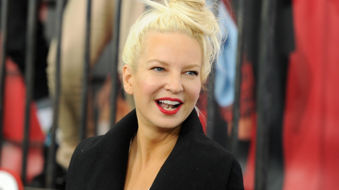 Sia: Ο εν διαστάσει σύζυγός της ζητά διατροφή ύψους 250.000 δολαρίων