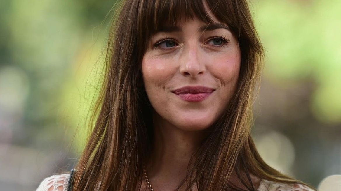 Ντακότα Τζόνσον: Το εντυπωσιακό κόσμημα Ελληνίδας σχεδιάστριας που επέλεξε να φορέσει