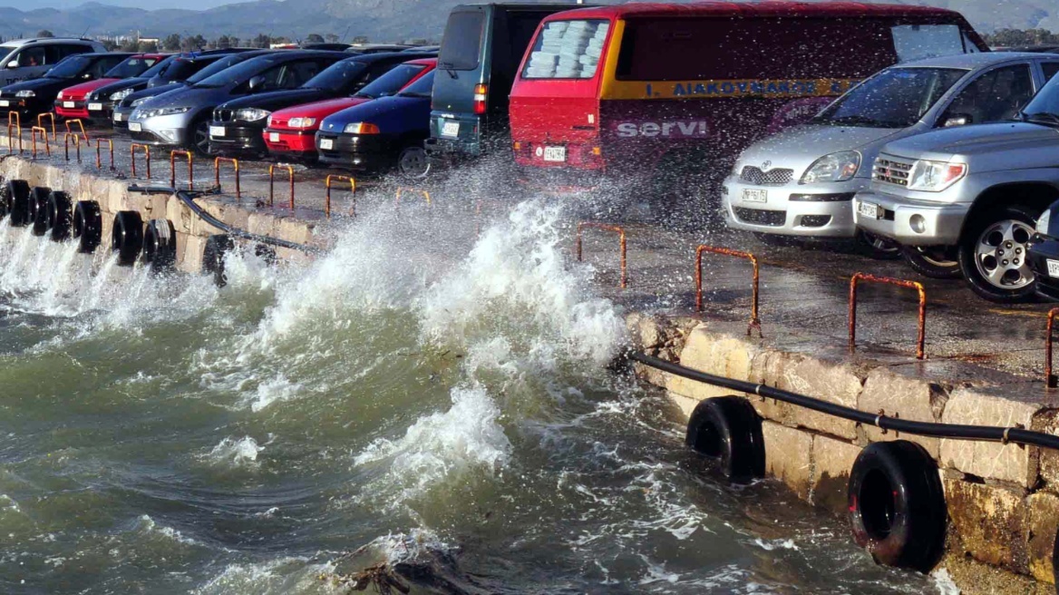 Καιρός: Βοριάδες έως 7 μποφόρ σήμερα και ο υδράργυρος τους 33 βαθμούς
