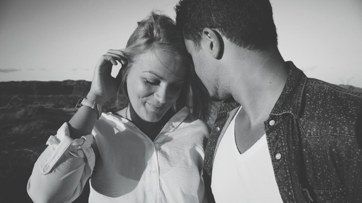 Η νέα πρόκληση στο Tik Tok που υπόσχεται να βελτιώσει την ερωτική σας ζωή