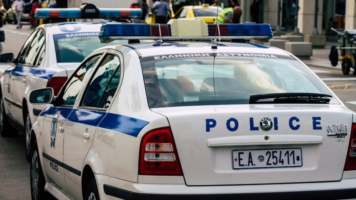 Γιαννιτσά: Πέταξε ένα κιλό κάνναβης από το παράθυρο του οχήματός του αλλά δεν γλίτωσε τη σύλληψη