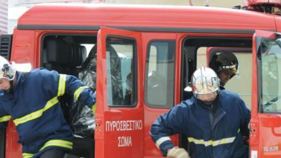 Φωτιά σε καφετέρια στο Κολωνό - Βίντεο