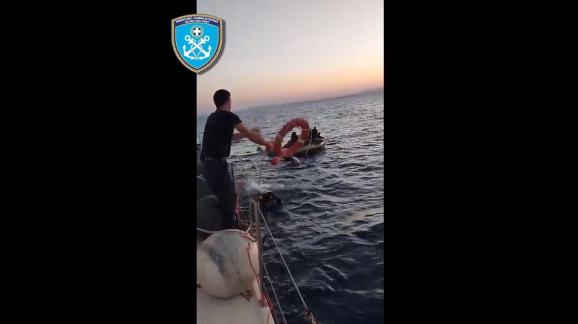 Φαρμακονήσι: Το Λιμενικό διέσωσε 17 μετανάστες – Δύο εξ αυτών συνελήφθησαν ως διακινητές