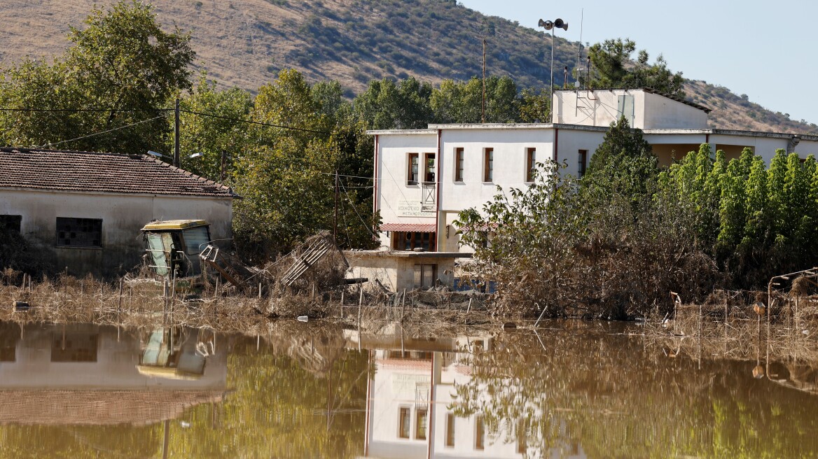 «Αυτά τα παιδιά δίνουν μαθήματα ανθρωπιάς»: Εκπαιδευτικός στους Σοφάδες καταγράφει τις εμπειρίες από τις πλημμύρες