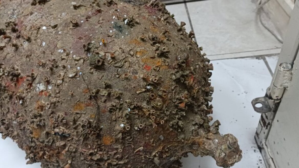 Αρχαίος αμφορέας βρέθηκε στη θάλασσα στη Κόρινθο