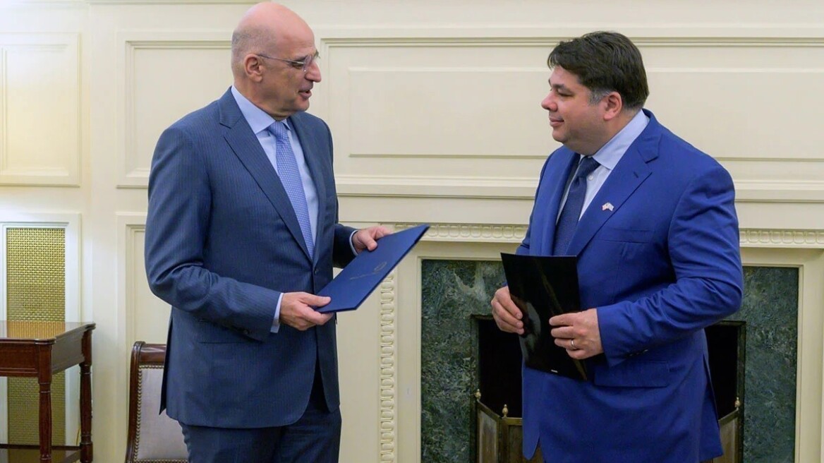 Συνάντηση Δένδια με τον πρέσβη των ΗΠΑ Τζορτζ Τσούνη - Τι συζήτησαν